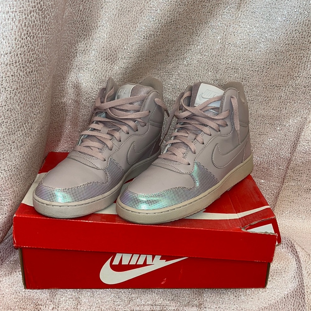 Nike Court Borough Mid size 9.5 women’s